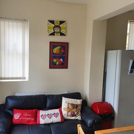 12 Person 6 Bedroom Self Catering House リヴァプール エクステリア 写真