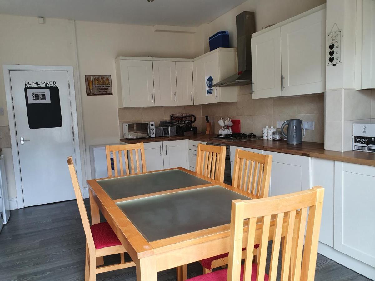 12 Person 6 Bedroom Self Catering House リヴァプール エクステリア 写真