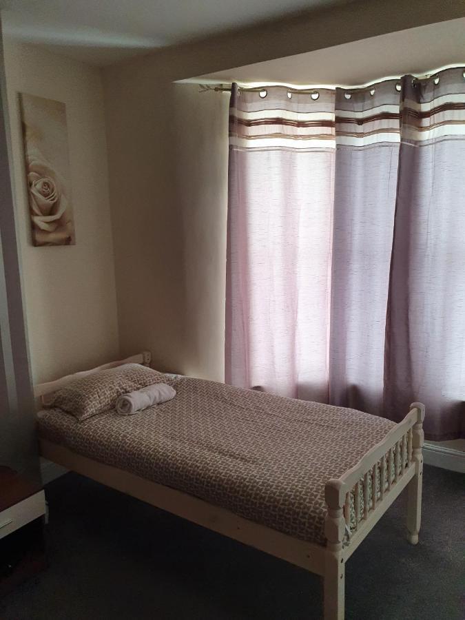 12 Person 6 Bedroom Self Catering House リヴァプール エクステリア 写真