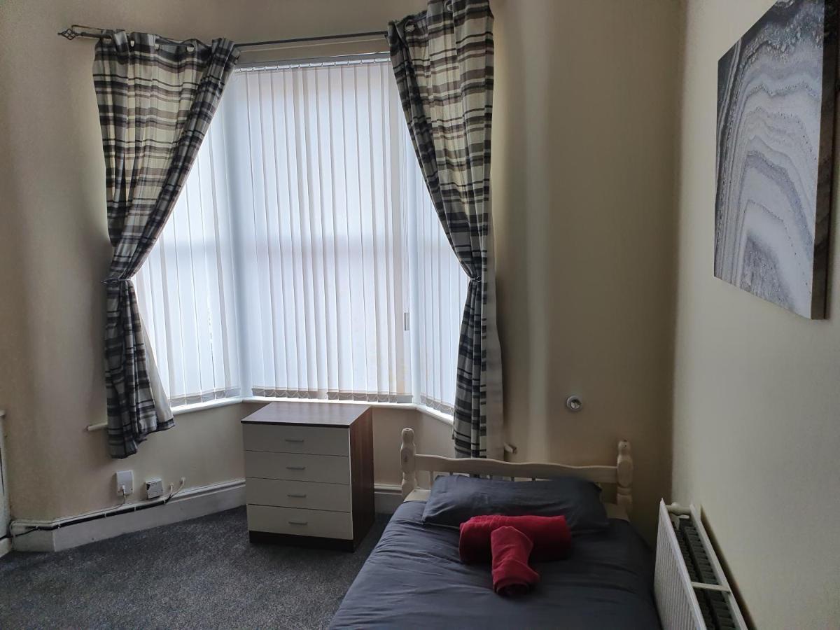 12 Person 6 Bedroom Self Catering House リヴァプール エクステリア 写真
