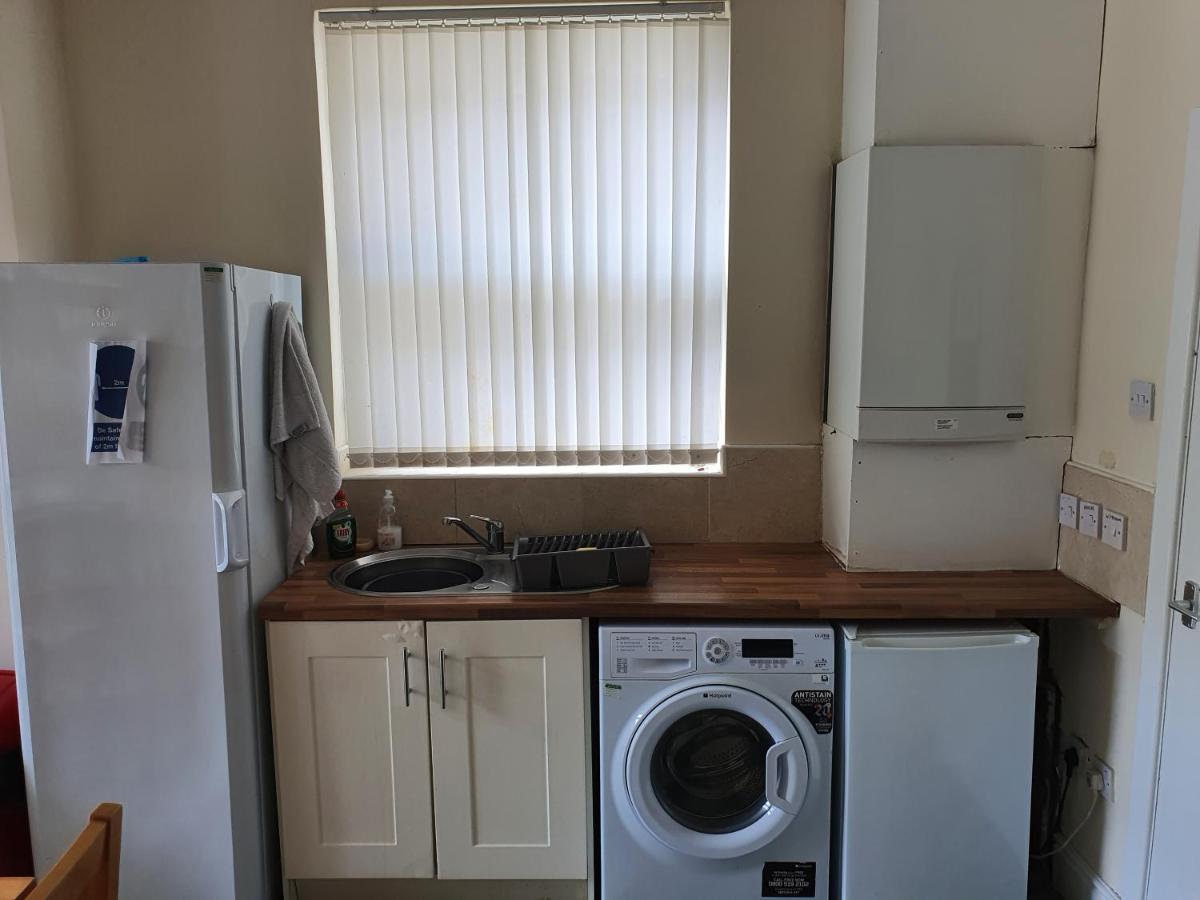 12 Person 6 Bedroom Self Catering House リヴァプール エクステリア 写真