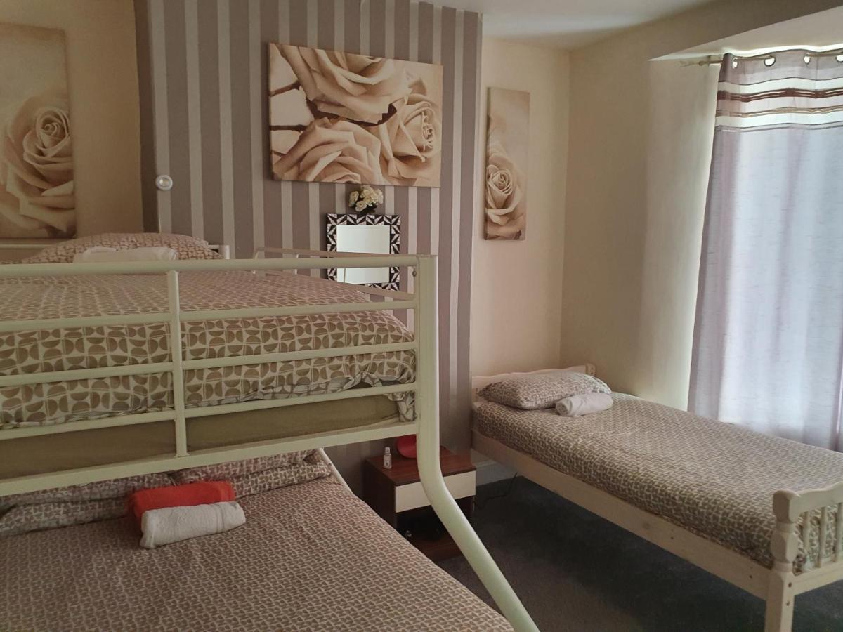 12 Person 6 Bedroom Self Catering House リヴァプール エクステリア 写真